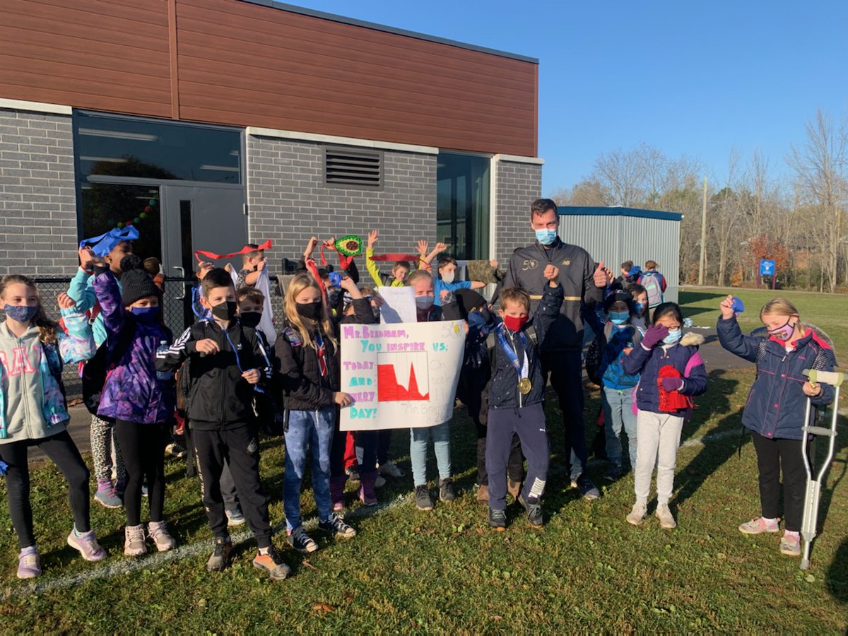 OakridgeEagles1's tweet photo. 🏅 ❤️Oakridge School sends our biggest congratulations to Mr. Jon Bradnam for finishing 104th out of 25000 runners at the NYC marathon this weekend!!  We are so proud of Mr. Bradnam, and we are so lucky to have such an amazing and inspirational @dsbn teacher.
#weallbelong https://t.co/HGXgdUlEhR
