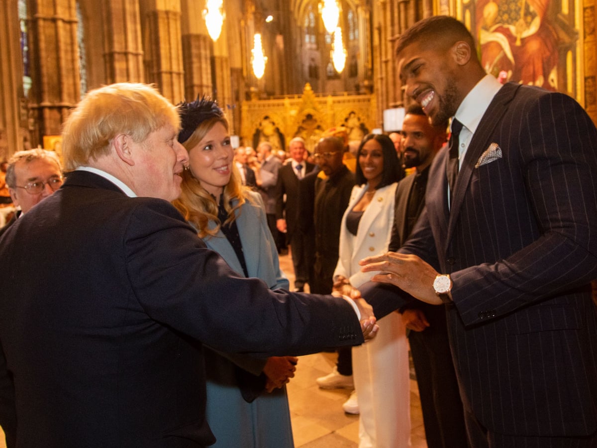 LazarusLong13's tweet photo. If you do an elbow bump like #BorisVariant Boris here?
From shoulder to elbow, it's roughly 14 inches (365 mm).
So, that's roughly 28 inches between both.
https://t.co/RPSXmrtvxD
Plus, with the elbow bump, the head is tilted forward.
Check it out: https://t.co/v5cyITmO2n