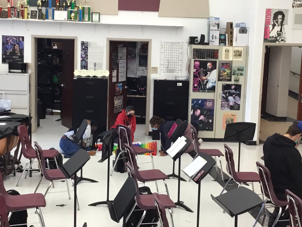 BarnegatBands's tweet photo. Today was #Boomwhacker day in the BHS band room. Music theory Ss learned about scales and music history Ss played along with Vivaldi’s 4 Seasons. #barnegatinspires https://t.co/RYI9v7FtWv
