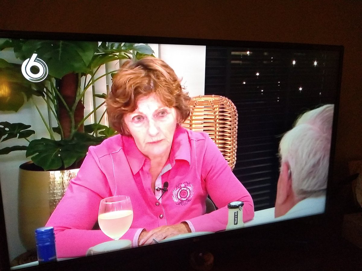 Jiskadootje's tweet photo. Deze dame is gewoon echt niet aardig! Wat een pruim ... en waarom? Ik vind t gewoon sneu voor die man ...
Hop hop ga je trauma verwerken zou ik zeggen, maar niet ten kosten van deze man!
#LLDL #LangLeveDeLiefde https://t.co/78eV5iJ6p4