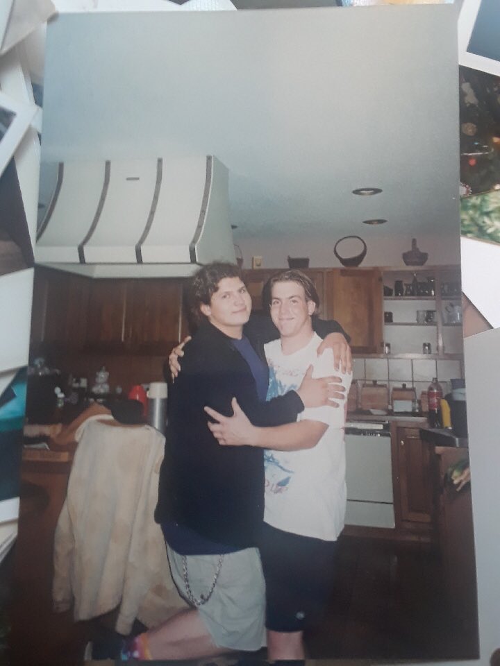 ChicoBaggins's tweet photo. Wendy Carlson sent me this photo. 2 old friends #friends https://t.co/iR97NivuoH
