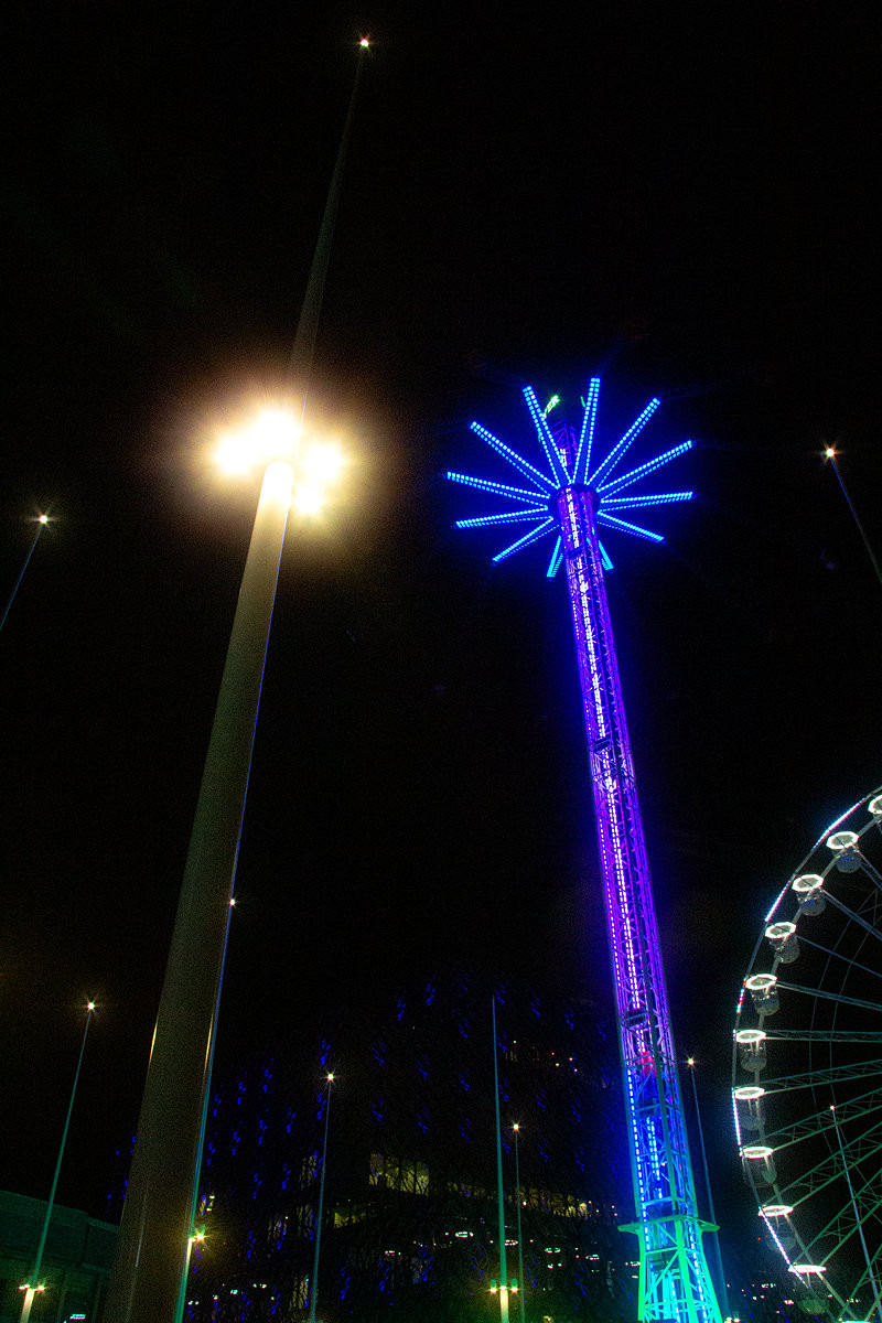 #Birmingham UK, one of the many light poles and the City Star Flyer in Centenary Square
#BirminghamWeAre #LiftingOff