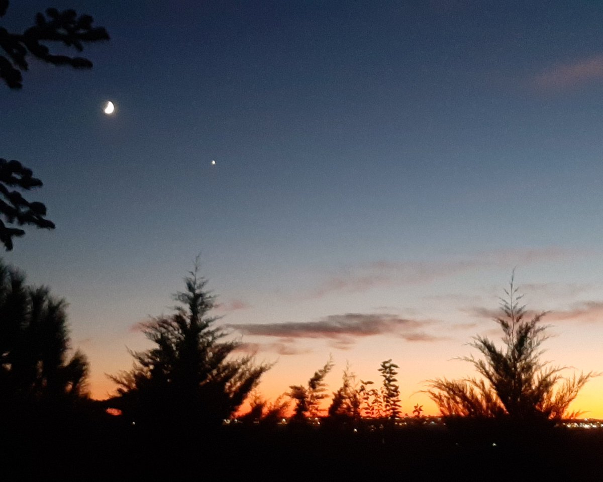 #atardecer de #Madrid 
#BuenasNochesATodos !!! 🌃