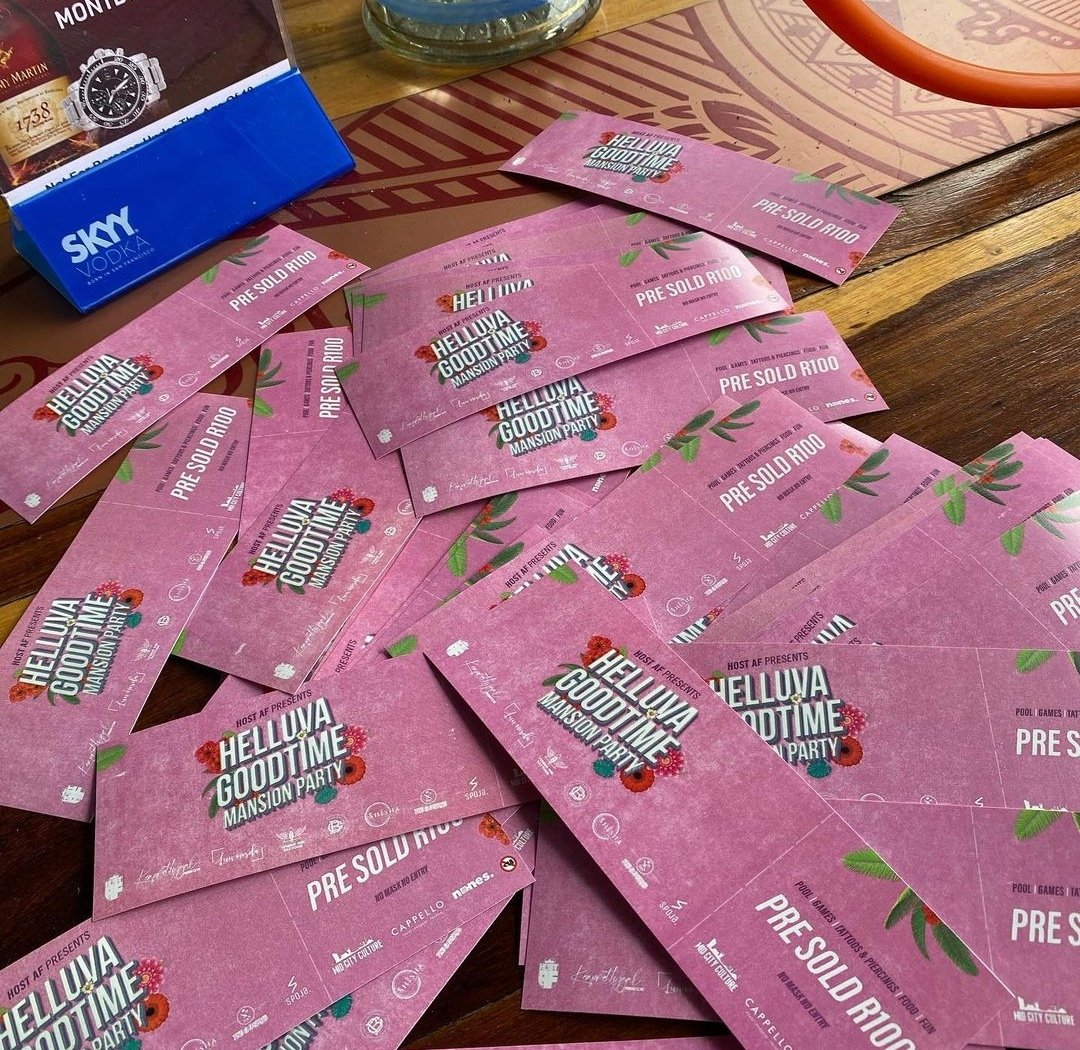 just_L33_'s tweet photo. On the 4th of December the HostAF team will be hosting the biggest Mansion Party to hit Midrand📍make sure to get your tickets🎟️check us out on Instagram @host.af🔥 & SAVE THE DATE, you don't wanna miss this one😭#HelluvaGoodtime https://t.co/lihRoKswC6