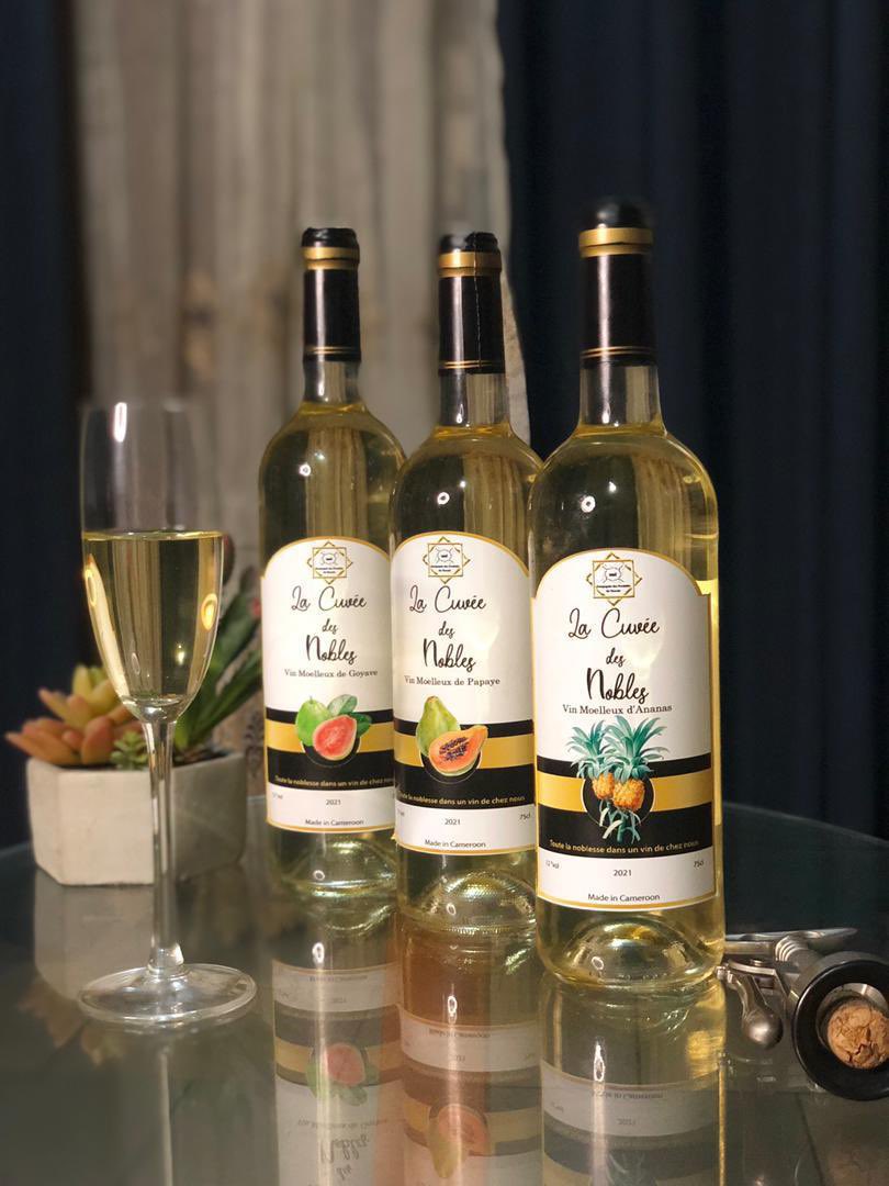ASENIA_MIC's tweet photo. Les merveilles réalisables avec nos, matières, nos fruits, notre potentiel
Vin moelleux 100% Made in cameroun 🇨🇲

Pour juste 3.000 fcfa pour une bouteille de vin exotique🍷 

Bientôt disponible dans le magasin de vente de produits locaux à Douala, vallée commissariat Bonamoussadi https://t.co/CK9XbGIoX6