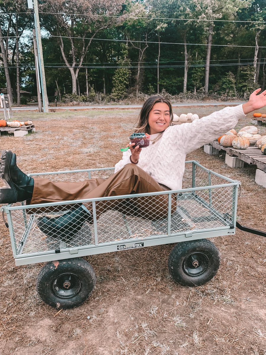 alysamallinpr's tweet photo. Happy Monday! It’s another day to show off my skills. Here is a photo shoot I did at the pumpkin patch this past month https://t.co/fqQ2dAsr7F