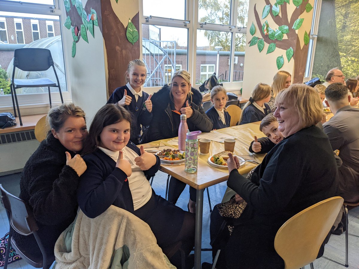 SpringCottagePS's tweet image. A HUGE thank you to the parents of Year 6 who visited us after school for our "Come Dine With Us" Ration Meal.
We're glad you enjoyed the scrumptious food! #AwaitingOurMichelinStar #SpringCottage6TU #SpringCottage6L