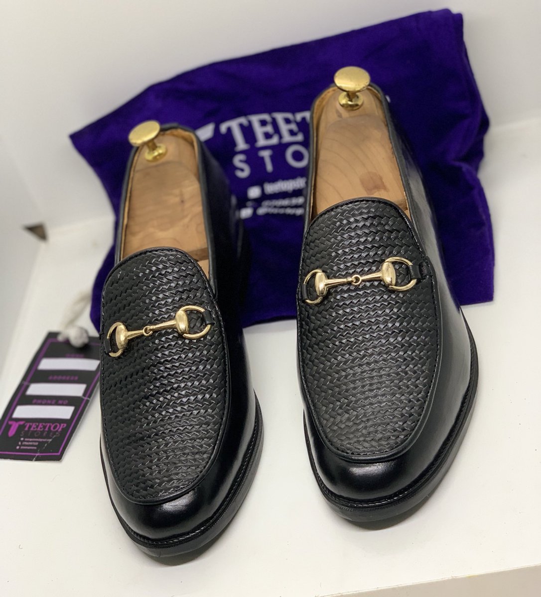 Teetopstores's tweet photo. Black leather loafer
Available in all sizes (Made to order)
Price: 17000 naira only
Nationwide delivery available 
Send a DM to make an order today😊 https://t.co/4Tyz8YQYwo