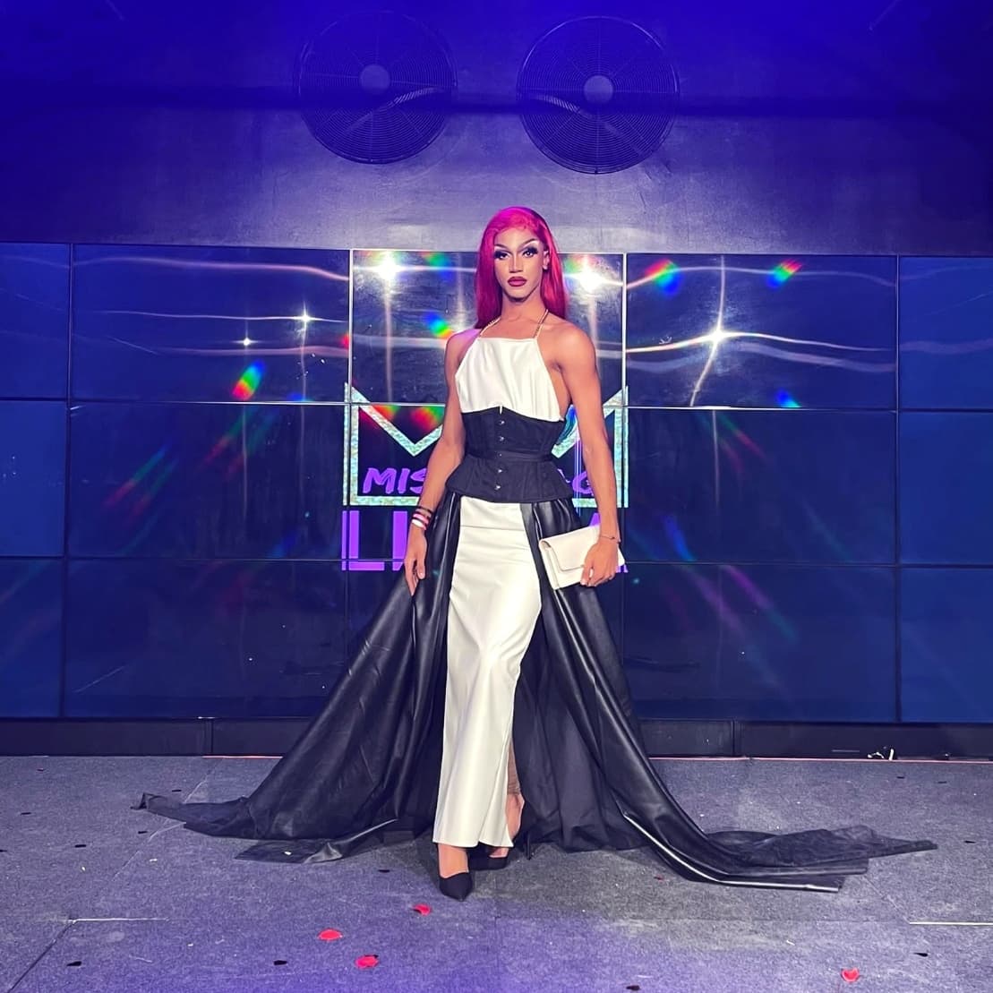 thelexablackk's tweet photo. Miss Drag Lisboa 2021👑
What a night!🖤

F*cking love the last picture 🤣 https://t.co/XGAOZ7Vddk