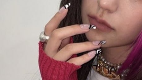 hyejithinker's tweet photo. yejis nails are always so pretty https://t.co/Qc2mg7P4wZ