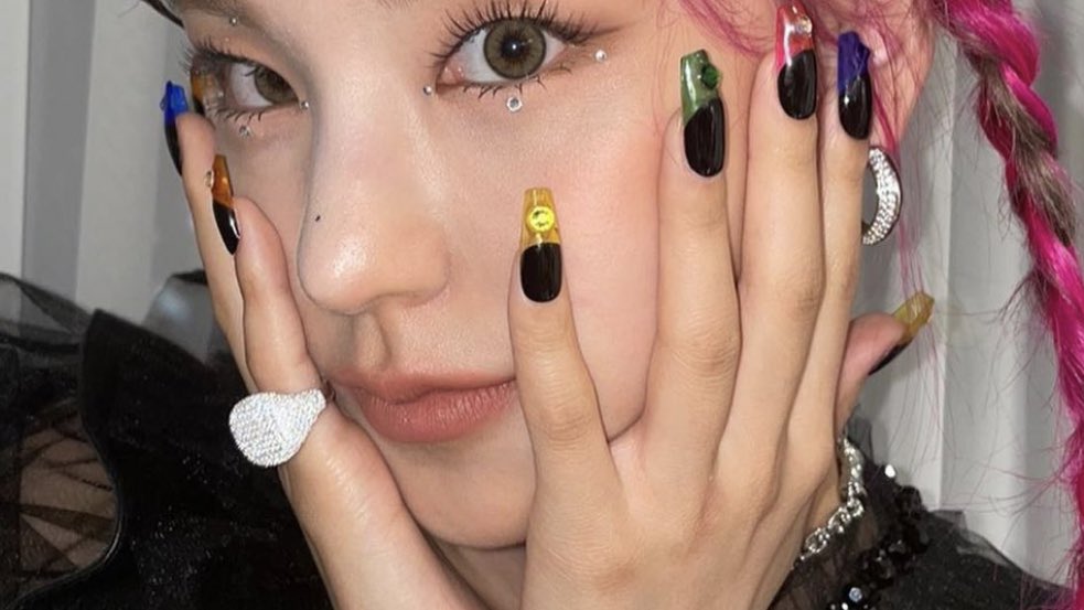 hyejithinker's tweet photo. yejis nails are always so pretty https://t.co/Qc2mg7P4wZ