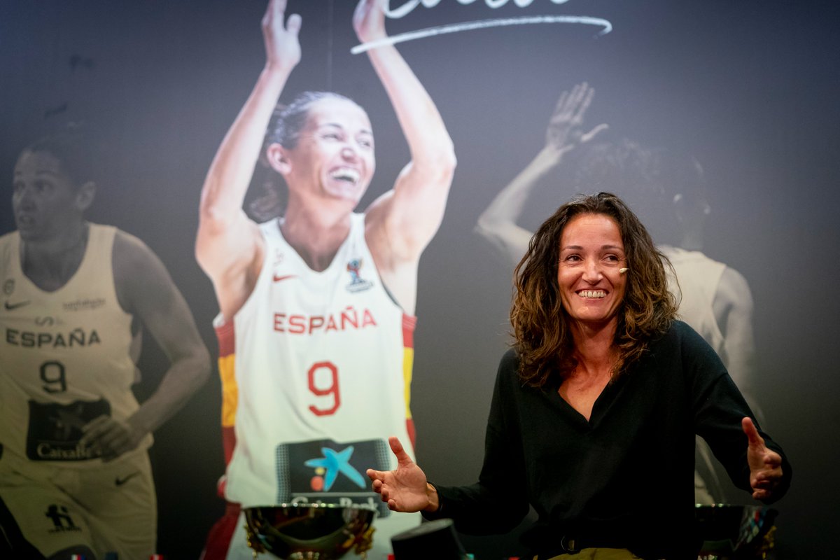 BaloncestoESP's tweet photo. #GraciasLaia 9️⃣ | No nos cansaremos de darte las GRACIAS ❤️

#LaFamilia #SomosEquipo https://t.co/6cZxbz8QRD