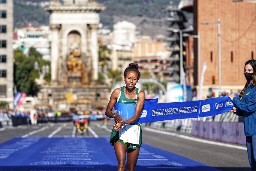 Tadu Tashome Nare wins the #ZurichMaratoBCN21 on debut &amp; a new COURSE RECORD! #MoreThanAClub #NedbankRunning. Read full story here: nedbankrunningclub.co.za/News/DisplayNe…

<a href="/futurelifeza/">FUTURELIFE®</a> <a href="/BiogenSA/">Biogen</a> <a href="/Nike/">Nike</a> <a href="/ThirstiW/">THIRSTI WATER</a> @Bavariaza <a href="/nedbanksport/">Nedbank Sport</a>