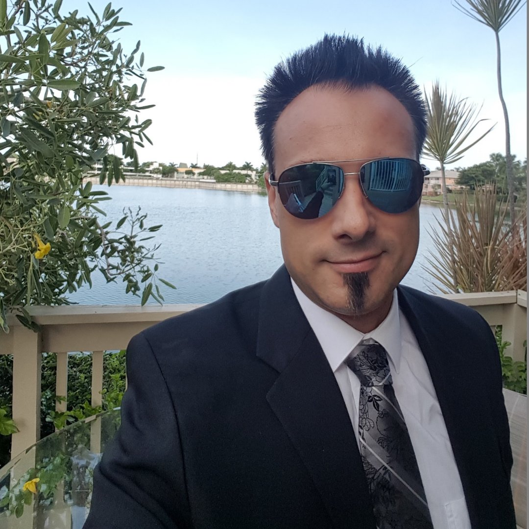 EdwardUnger's tweet photo. throwback to when I kept forgetting to shave part of my chin lol
#menfashion
#beardstyle
#meninblack
#style
#moderngentlemen
#beardlife
#suitandtieswag
#beardedmen
#goatee
#stylishconfidence
#chinpuff
#menstyle
#mensbeardcut https://t.co/G0LagkuZWk