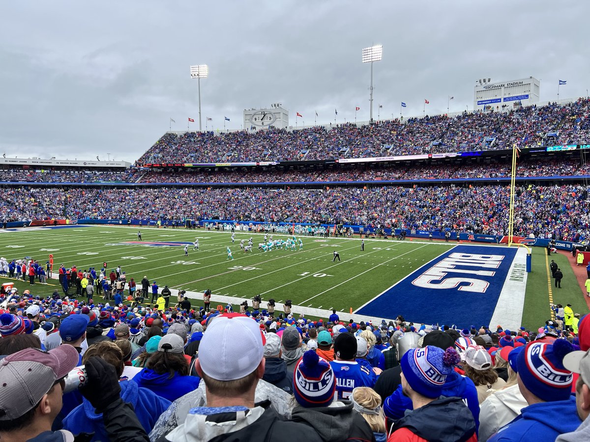 ibc_eng's tweet image. ** IBC Out and About ** Although the Bills didn&apos;t win yesterday, here are some pics from last weekends winning game against the Dolphins taken by our very own Diana Ewing and Ashlee Casullo. Go Bills!