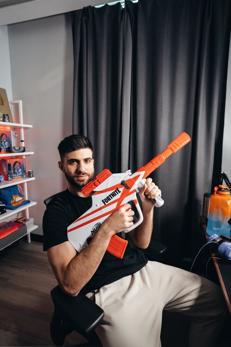 SypherPK's tweet photo. Testing out the #Nerf x Fortnite B-AR blaster! 

How many targets do you think I can hit 🤔 https://t.co/19IVj1HXHZ

https://t.co/CvFMbA7OsR | #NerfPartner #Ad https://t.co/eihOHwTpVS