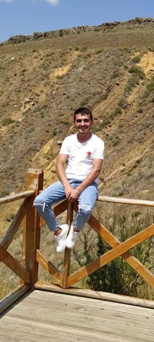 emrarf34's tweet photo. Avcılar-Esenyurt arasında kalan Yeşilkent insanca yaşamak istiyoruz. Uyuşturucu ve silahın ekmek gibi satıldığı bu mahalleye emniyet güçlerini tam denetim yapmaları için göreve davet ediyoruz.#Adaletistiyoruz #bireyselsilahlanmayahayir #Canterekeme 
@istanbul_EGM https://t.co/R19DXkokL5