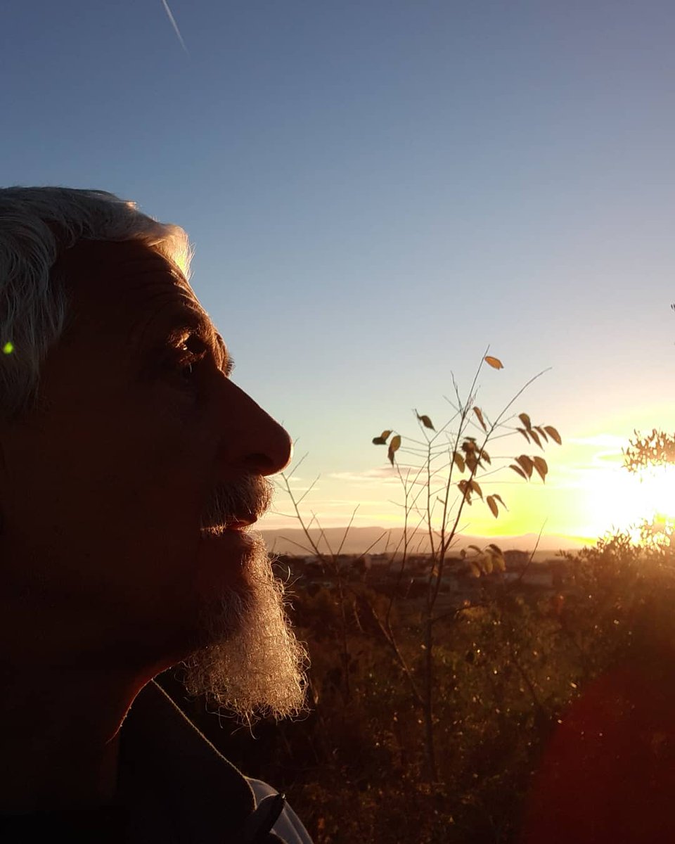 andreugalo's tweet photo. Si te mandan callarte piensa que la lengua puede estar en silencio y el corazón seguir hablando. #ElPoderDelAmor #Consciencia #Entiende #CuestionaTodo #LibrePensador #Salud #Tarragona https://t.co/kLkJsc11ik