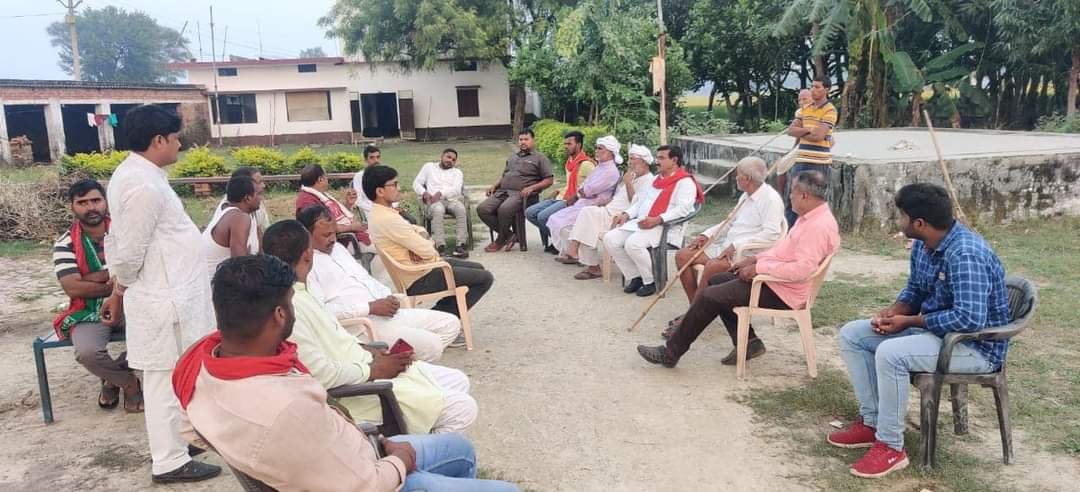 BDY_ballia's tweet photo. क्षेत्र भ्रमण के दौरान #फेफना विधानसभा #बलिया @TheBDYadav जी
@yadavakhilesh @NareshUttamSP @samajwadiparty @MediaCellSP https://t.co/dcGUaqEdr1