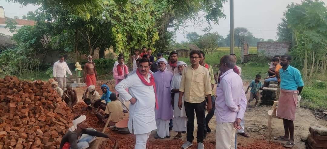 BDY_ballia's tweet photo. क्षेत्र भ्रमण के दौरान #फेफना विधानसभा #बलिया @TheBDYadav जी
@yadavakhilesh @NareshUttamSP @samajwadiparty @MediaCellSP https://t.co/dcGUaqEdr1