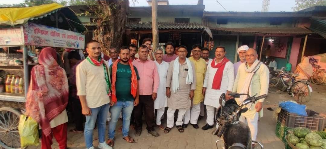 BDY_ballia's tweet photo. क्षेत्र भ्रमण के दौरान #फेफना विधानसभा #बलिया @TheBDYadav जी
@yadavakhilesh @NareshUttamSP @samajwadiparty @MediaCellSP https://t.co/dcGUaqEdr1