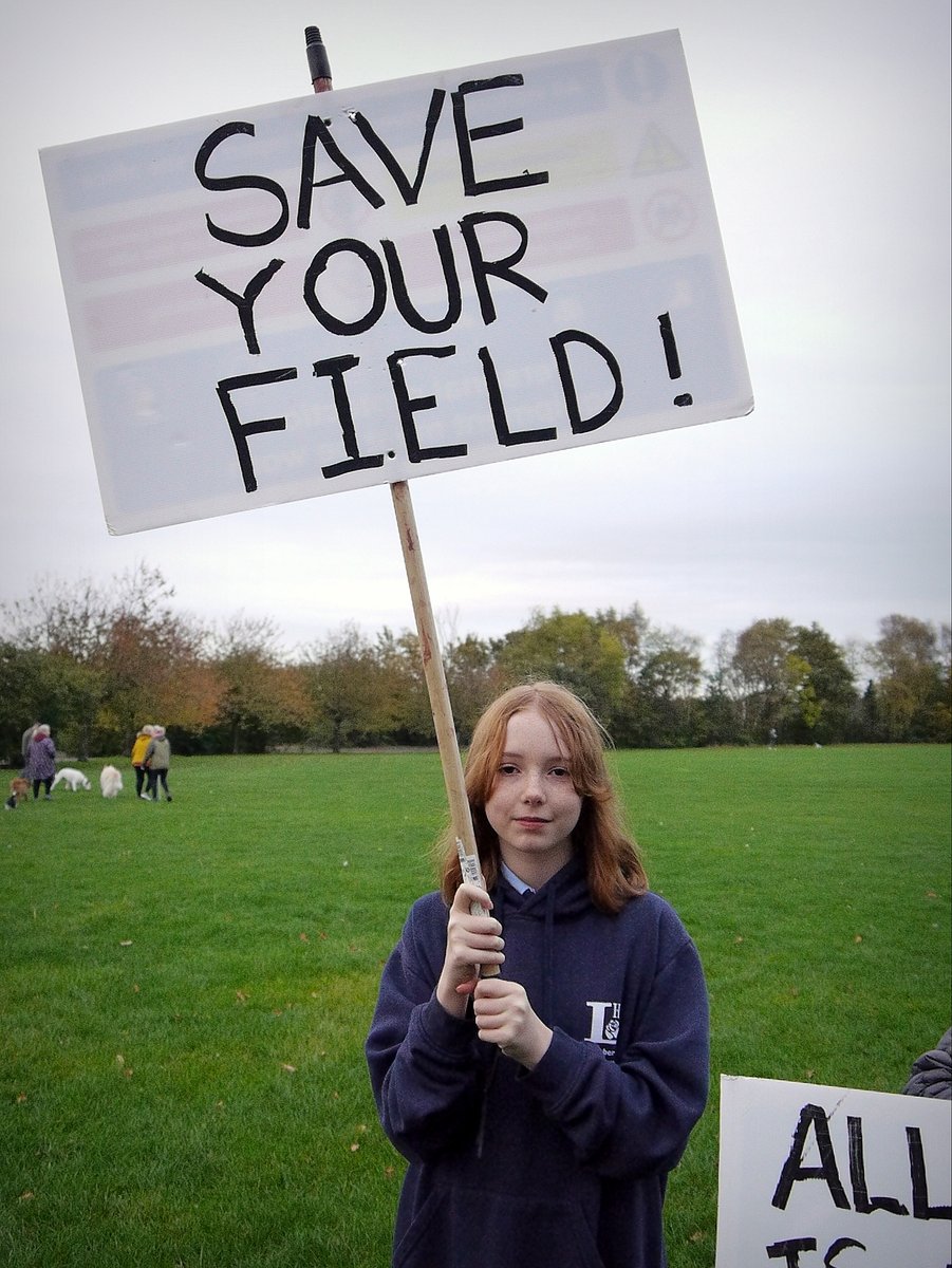 powerandrea's tweet photo. #SaveOrrellMountPark
#SaveSilcocks
Peaceful protest earlier this evening. https://t.co/QolZhBWR6c