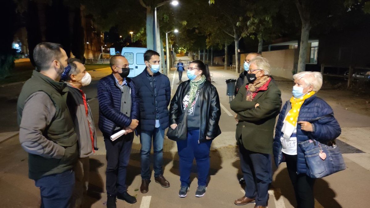 paerialleida's tweet photo. 🔛Visita del paer en cap a Magraners 

▶️@MiquelPueyo i el regidor de barri, Paco Cerdà, han mantingut una trobada amb l’associació de veïns i l’associació cultural @HangarMagraners per conèixer les inquietuds del barri 

Més informació👉🏽https://t.co/LfJVyiORle https://t.co/Ct4ZgKmrdu