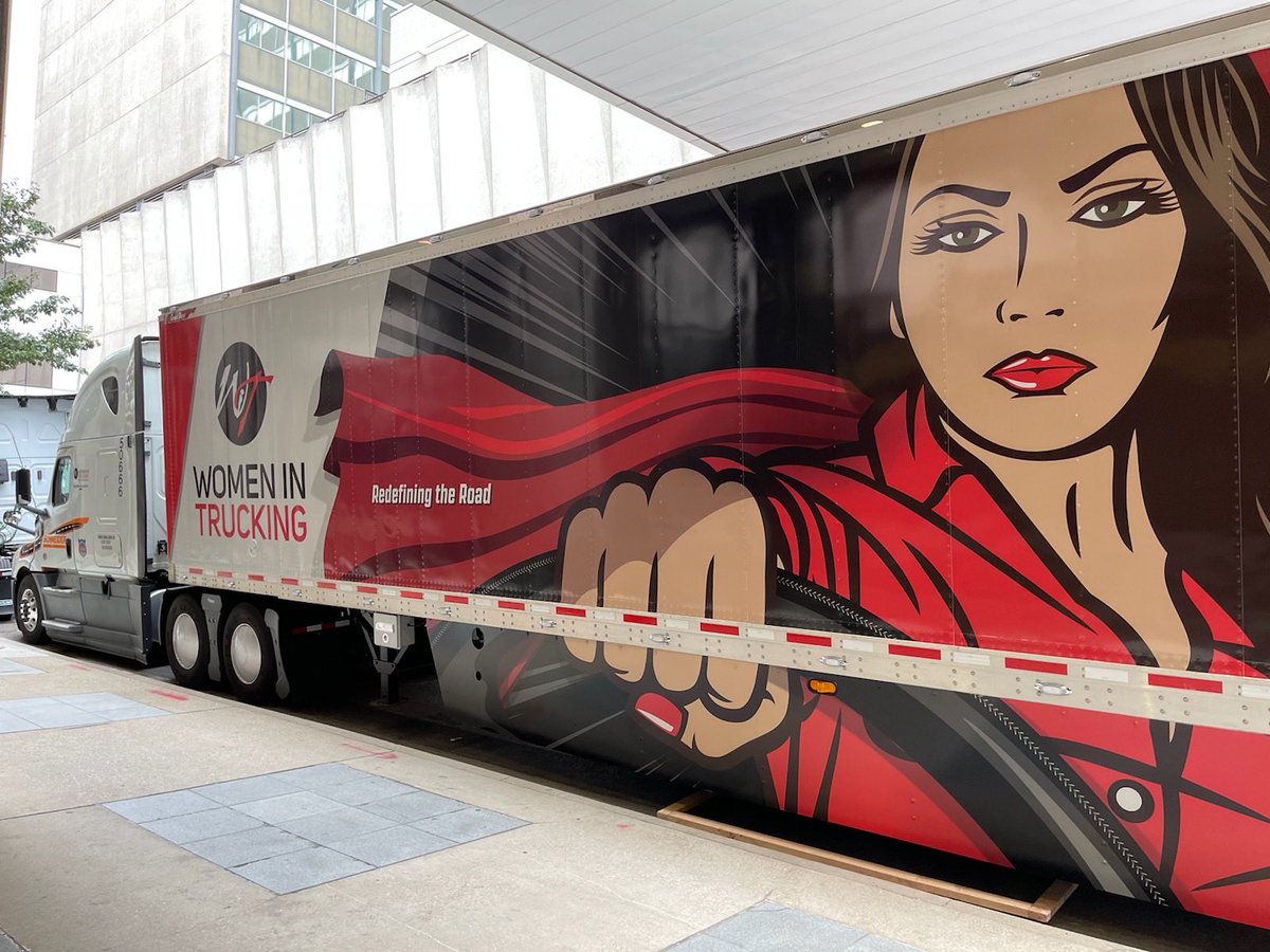 white_catwhi63's tweet photo. Representing Saia at Women in Trucking 🚚2021 Dallas TX #wit #saia #saialtltfreight #saiaatrong #saiashakers #gosaia https://t.co/LoQM11mbNY