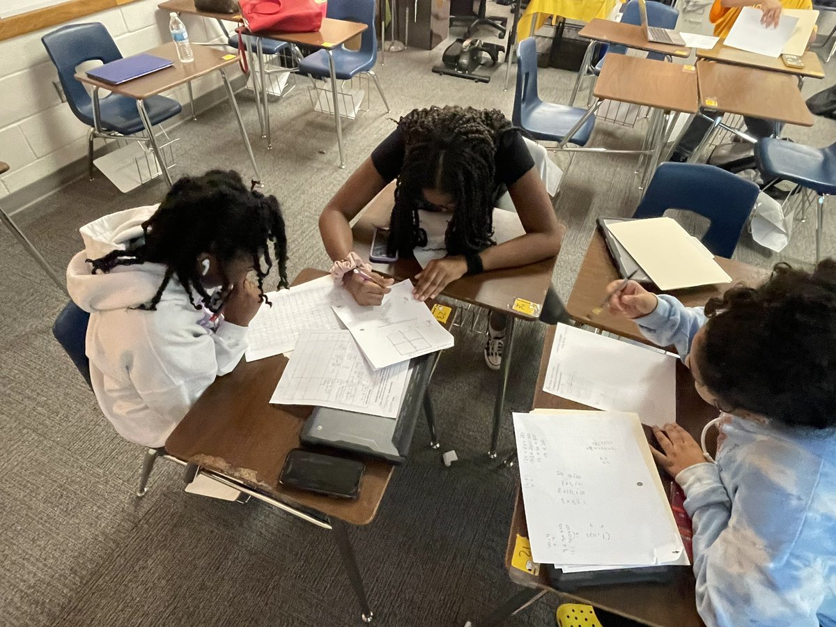 kellystand's tweet photo. Enjoyed watching Ms Martin’s Algebra 1  kids hard at work today. Students tracking data and owning their own learning! #intervention @MISDSummitJags https://t.co/CZq1BX1oWN