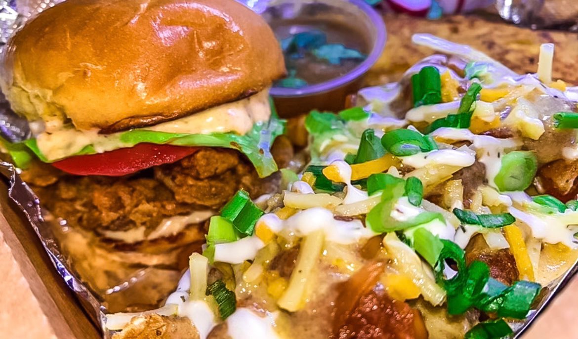 vegan_phat's tweet photo. 📢 New Menu Item!
•
🗣Introducing the “PV SAMPLER (PICK 3)”
🌱 
#phatvegan #dmvvegan #DMV #openforbusiness #dcvegan #dc #veganeats #veganfood #plantbased #plantbasedfood #birria #sliders #jackfruit #Empanadas #loadedfries #nachos https://t.co/NZG6XJkVqR