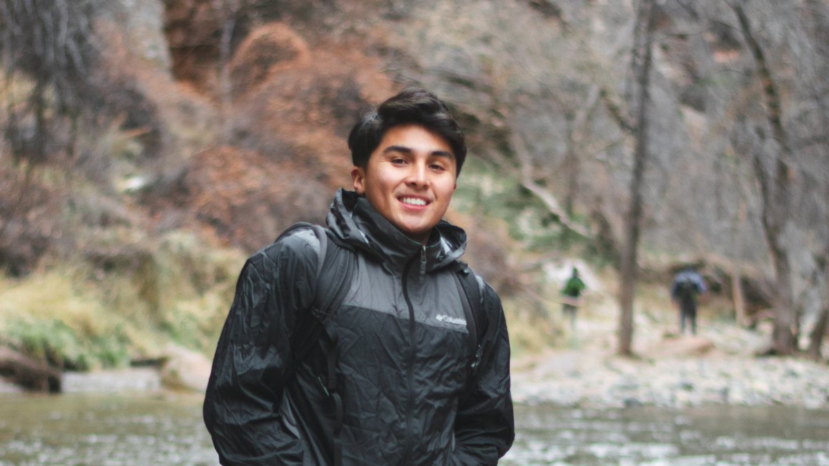 LabajoPahl's tweet image. Today is the UC-wide First-Gen Day! I'm proud to be a first-gen Ph.D. student because I went from stargazing and wondering what it would be like to be a scientist in my backyard in Joshua Tree to researching paleoclimate here @UCIrvine.

#FirstGenUCI #UCFirstGen