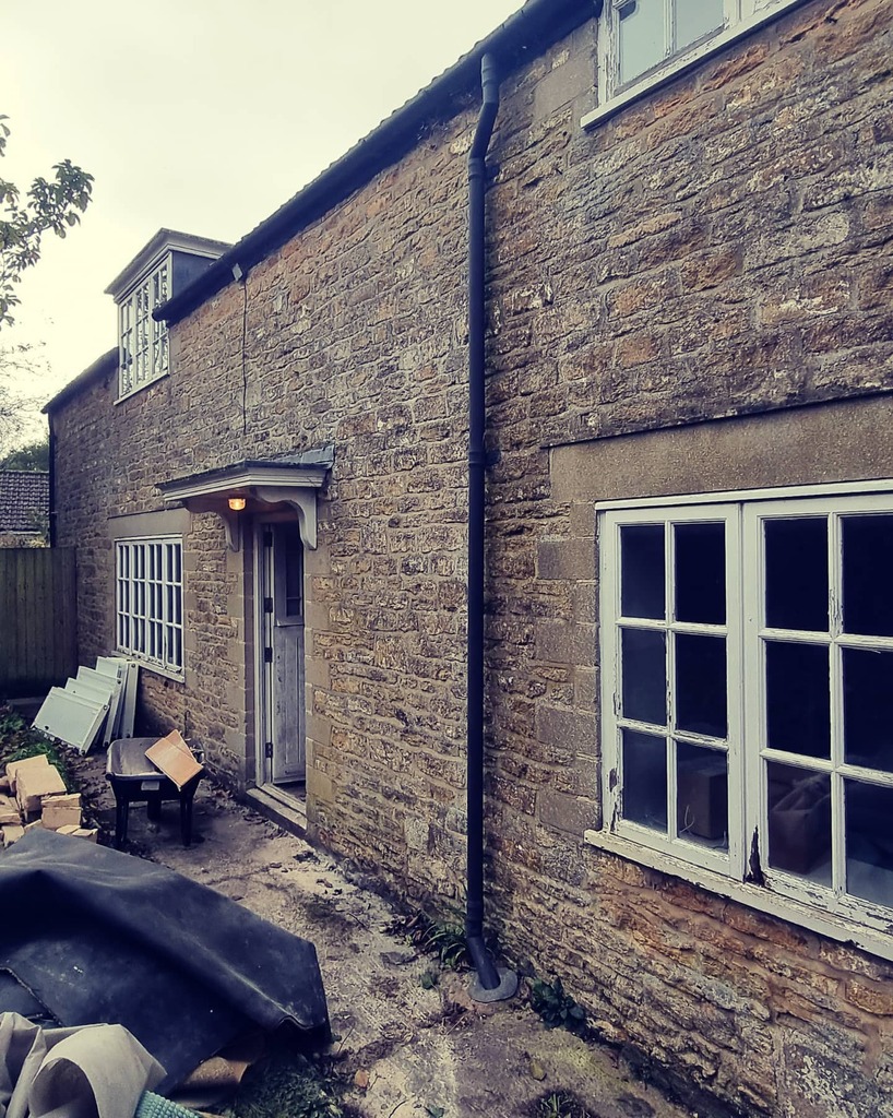 🛠Back at it again with another renovation of a (soon to be) picture perfect cottage in Broughton Gifford📸

First day on site getting cable runs and positions finalised with the owner, nice to see enthusiastic clients at this stage of the project, let… instagr.am/p/CWBnuZ7Moyz/