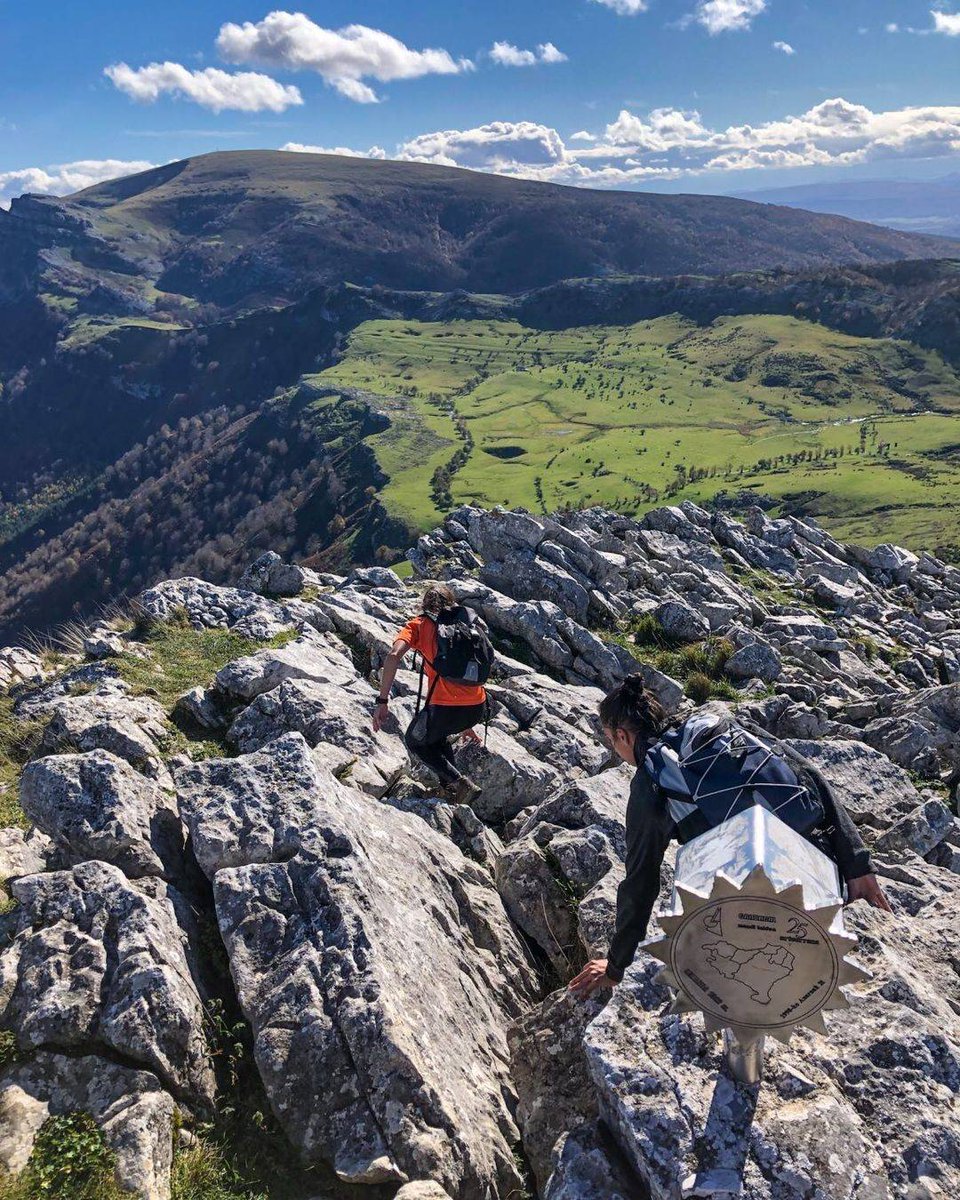 BasurdeEditions's tweet photo. ⚡️Aventura del día⚡️Adventure of the day⚡️
.
LEKANDA (1302m) ✨ - Photo by @mendigailurrak 🎉 Enhorabuena!
.
#BeAdventurer #mendia #gorbea #euskalmendiak #montaña #mountainlovers #mountains #gailurra #lekanda #nature #naturaleza #naturelover #top #summit #naturegram #travel https://t.co/49j3mdsnT6