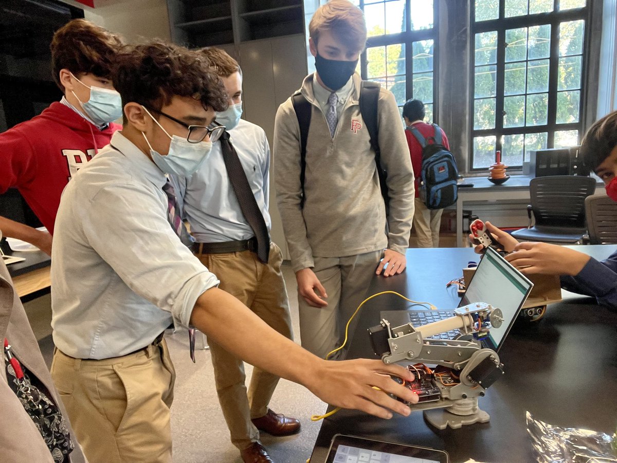 fairfieldprep's tweet image. Prep’s team in the @Sikorsky STEM Challenge meets in the #McLeodInnovationCenter to create solutions! The challenge provides high schools students with the opportunity to partner with an Engineering mentor from Sikorsky and solve an technical design problem. #BeIgnited #PrepSTEM