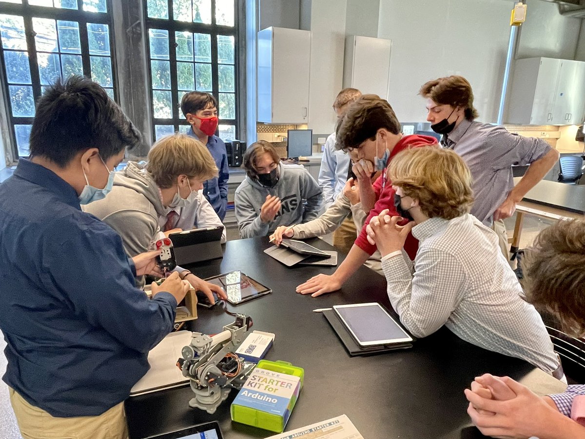 fairfieldprep's tweet image. Prep’s team in the @Sikorsky STEM Challenge meets in the #McLeodInnovationCenter to create solutions! The challenge provides high schools students with the opportunity to partner with an Engineering mentor from Sikorsky and solve an technical design problem. #BeIgnited #PrepSTEM