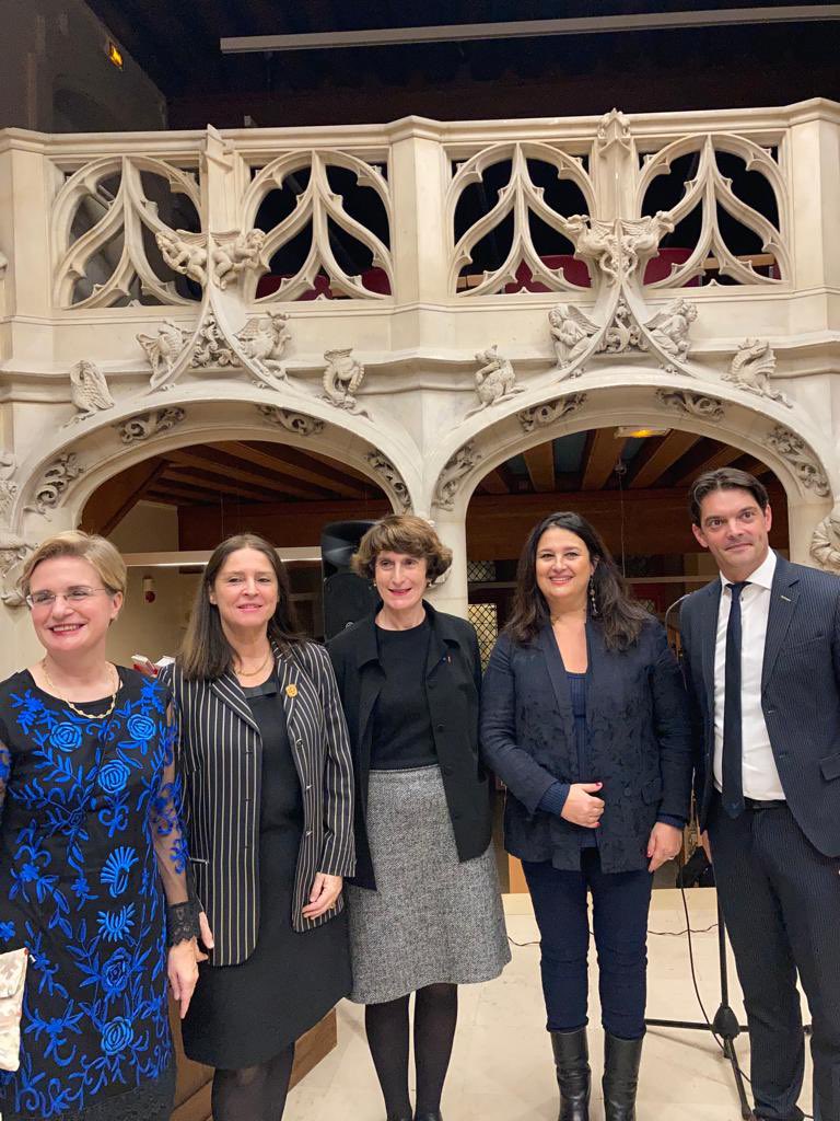 karen_taieb's tweet photo. «La poudre de beauté et ses écrins» Après le Musée international de la parfumerie @villedegrasse, c’est à la @bibforney que vous pourrez admirer les poudriers et tout cet Art de beauté Vernissage en présence du maire @JeromeViaud &amp;Anne de ThoisyDallem collectionneuse-expert https://t.co/zvXl0yGU04