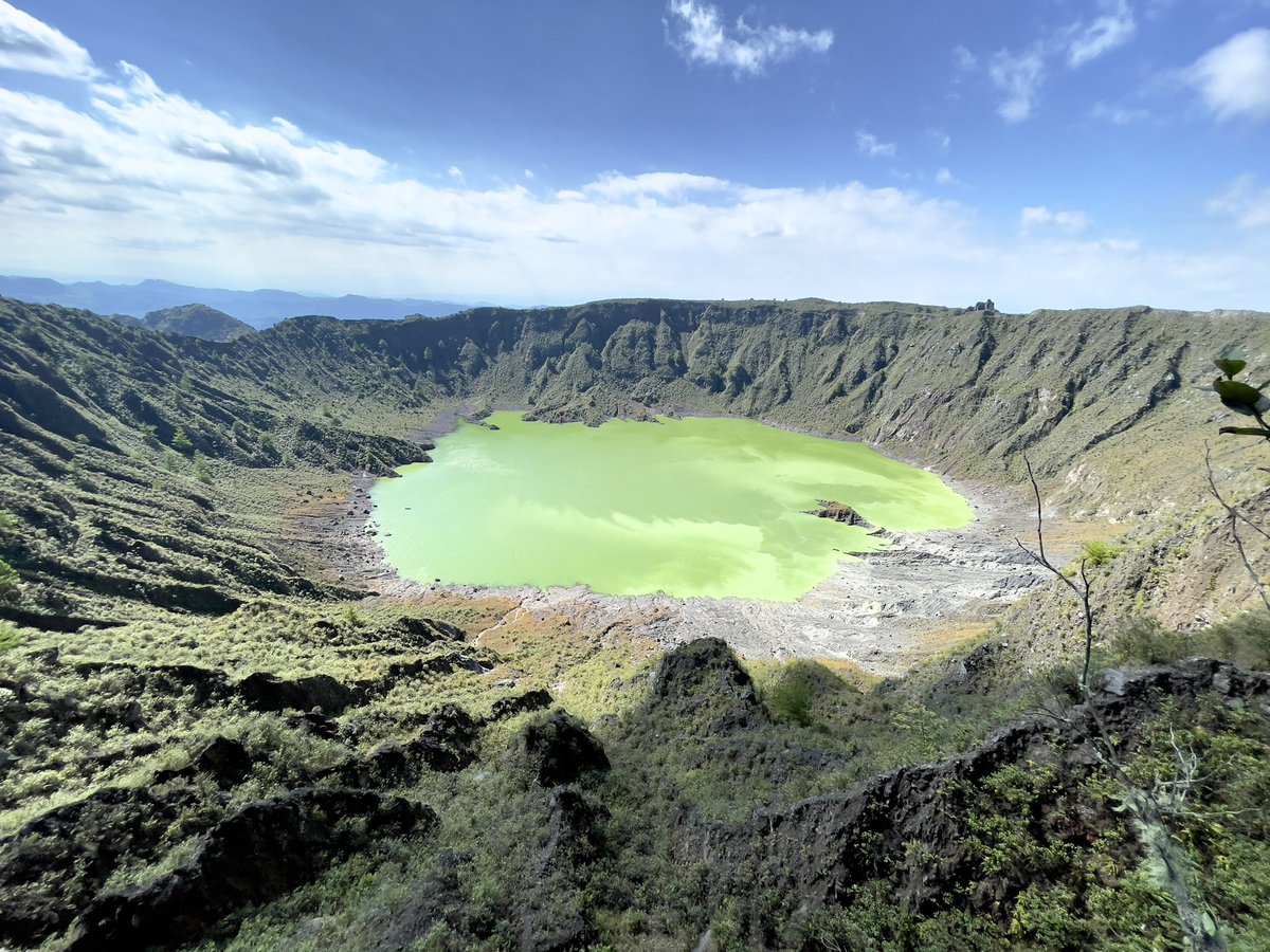 JunglaXP's tweet photo. 🌋DOMINGO VOLCÁNICO🌋
📍Con exploradores de:
🇨🇳China
🇲🇽México
🇵🇱 Polonia
🇸🇾 Siria
#VolcanesDeMexico #VolcanChichonal #Chiapas #VisitMexico #VisitChiapas #JunglaExperience #TurismoDeAventura #Senderismo #Hiking https://t.co/Nc8ENpX6CK