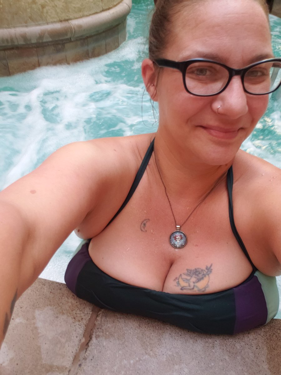 MeghanBran's tweet photo. My #onlyfans is FREE to subscribe! Come say hi! 

https://t.co/O16K9dxCHv https://t.co/v2URHC9AJw
