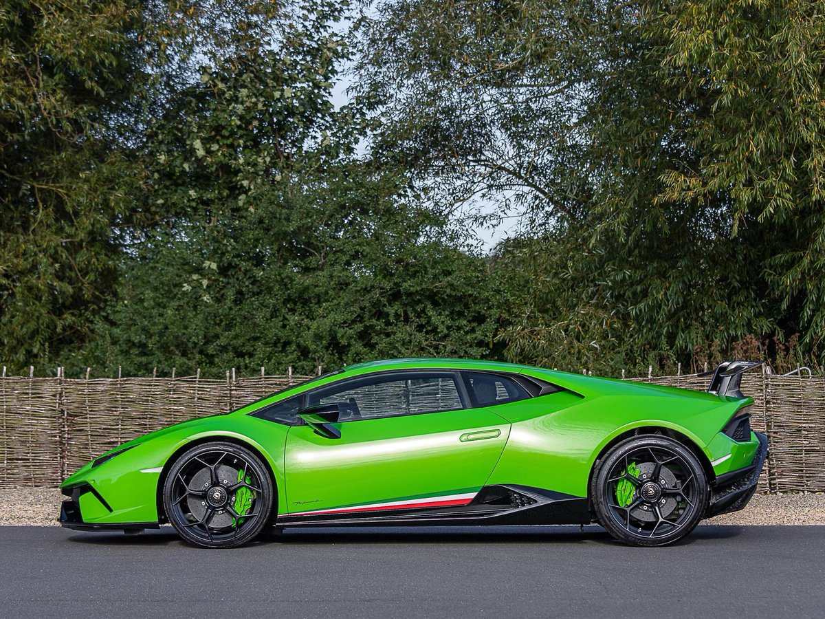 TOP555Cars's tweet photo. 💥 UNDER OFFER 💥

This stunning Verde Mantis Lamborghini Performante is now under offer. 

A new customer to TOP 555 who was blown away when he saw this example in the flesh. 

Such a stunning colour. 😍

#Lamborghini #performante #TOP555  #TOPCars #TOPClients https://t.co/Ge4n94U6wY