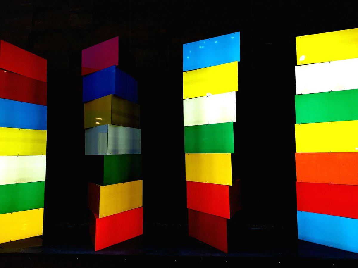 pickerchu's tweet photo. First time at #Greengate in darkness so was able to capture @LizWestStudio's #SlowRevolution under flash photography. 📸
Ace how the reflective material acts differently depending on it's angle.
❤🧡💛💚💙🤍 https://t.co/FgDXAiGjKW