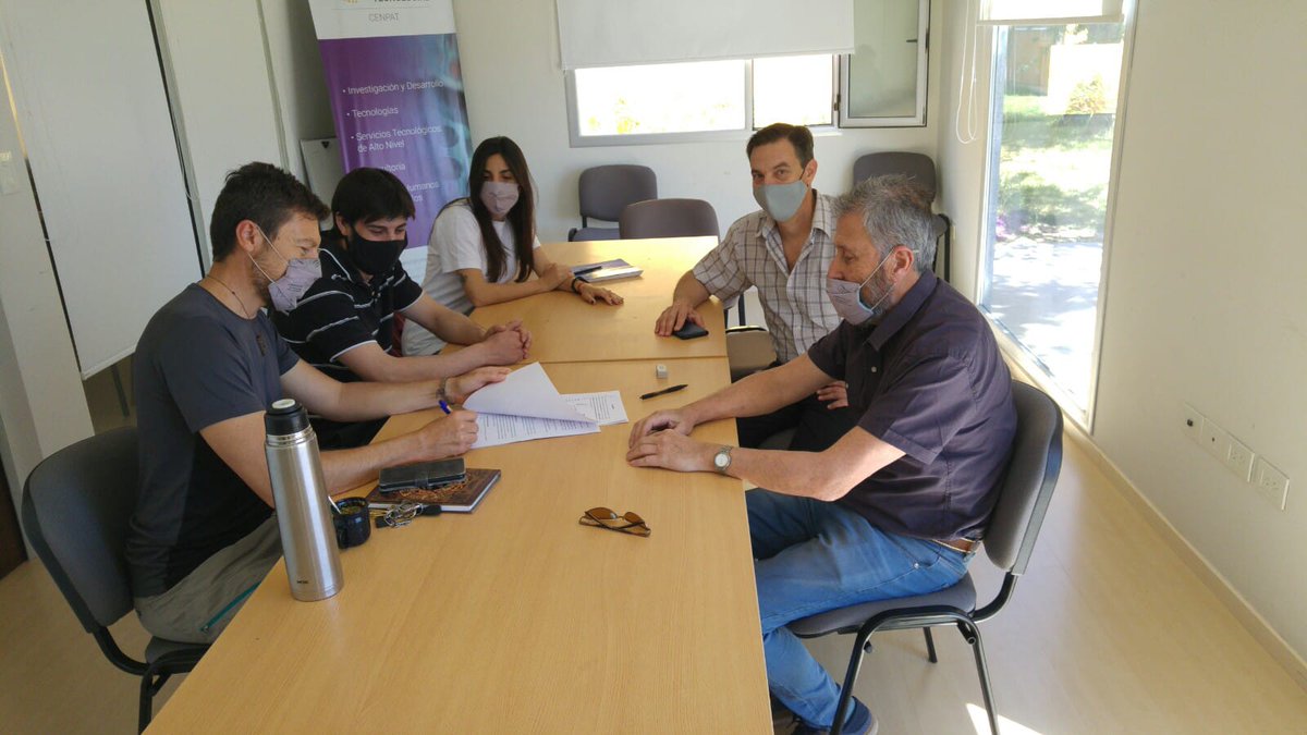 CONICETCenpat's tweet photo. Se firmó un acta acuerdo entre el @ipcsh_cenpat y la Fundación Amigos de la Astronomía de Trelew.
Temas a tratar en conjunto: contaminación lumínica y turismo científico astronómico a escala provincial. https://t.co/7kPetQdbCL