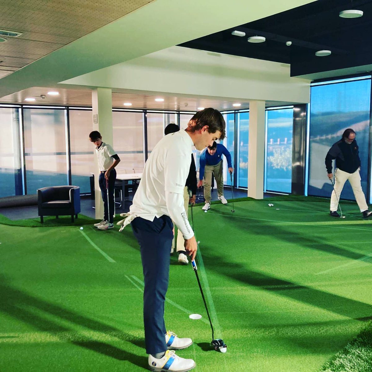 rfegolf's tweet photo. 𝔼𝕤𝕗𝕦𝕖𝕣𝕫𝕠, 𝕔𝕠𝕞𝕡𝕣𝕠𝕞𝕚𝕤𝕠 𝕪 𝕘𝕒𝕟𝕒𝕤.

Gran fin de semana de trabajo para los chicos del grupo España Futuro.

Trabajo técnico, físico y mental para preparar los retos de 2️⃣0️⃣2️⃣2️⃣.

¡Seguimos! https://t.co/fQcVn8Qs7A