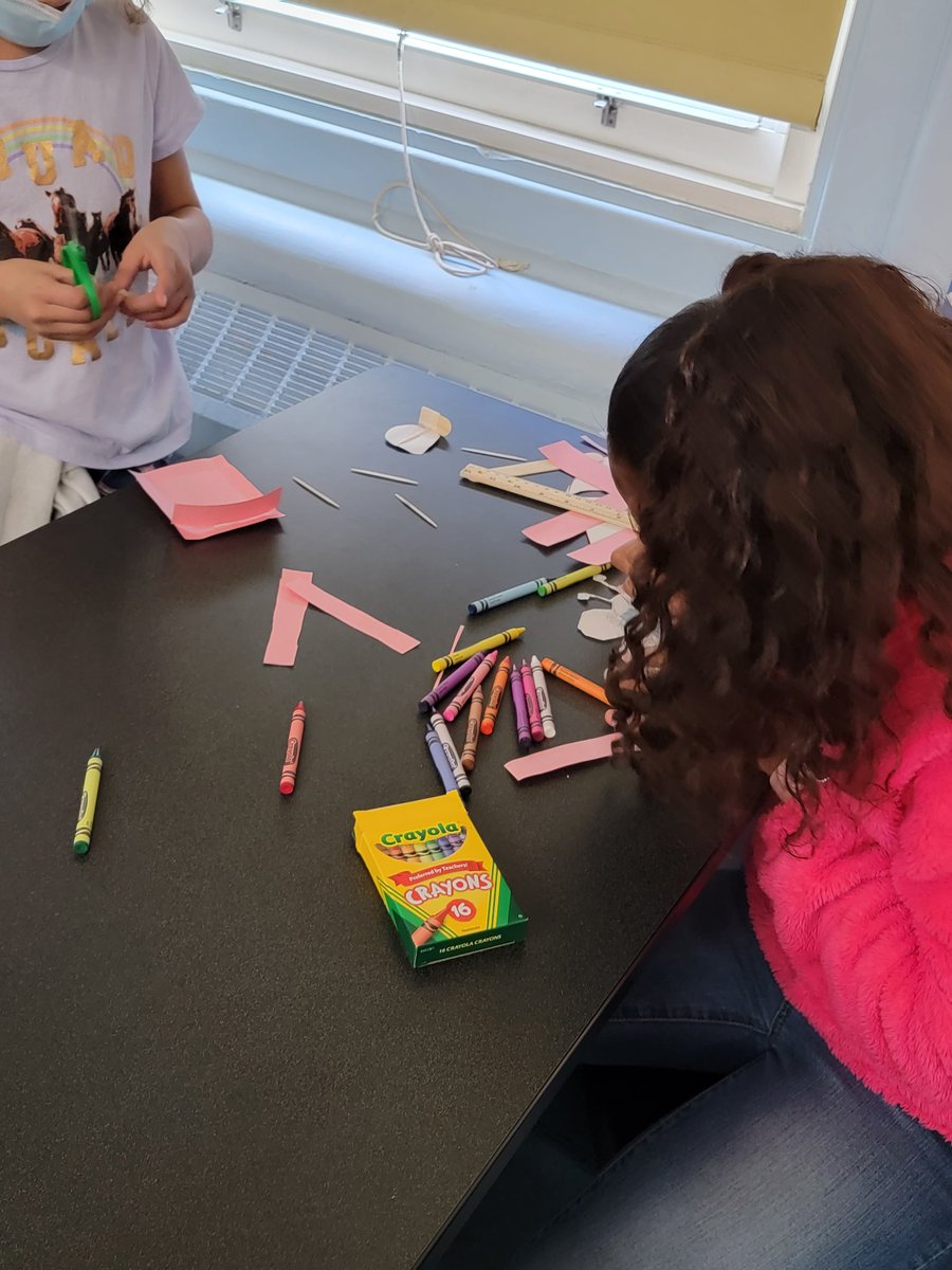Mrs_Marotta_lib's tweet photo. Balloons over Broadway! Students learned the history of the Thanksgiving Parade and then created a balloon to represent them!! #schenectadyrising #steamforthewin #learninginthelibrary #edtech https://t.co/wO6CpBWGN4