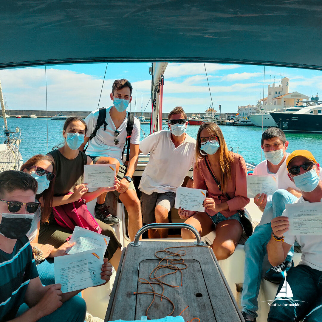 nauticaform's tweet photo. Nuestro alumnos ya tienen su licencia de navegación!! 
¿A qué esperas tú? ¡Entra en nuestra web y apúntate!
Link en bio!
#per #navegar #velero #sailing #escuelanautica #vela #sailinglife #nautica #curso #formacion #cursos #malaga #sailing #aprender #clases #costadelsol #cursospre https://t.co/BGi2VOWy6Q