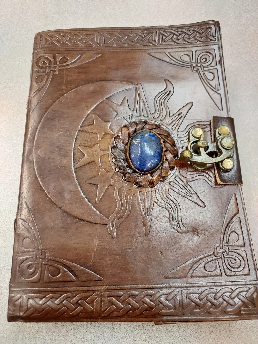 ninarose_writes's tweet image. I'm making my own Nina's Fantasy Guide to the Lost Serpent
#lsotf #lostserpentoftheforest #teenauthor #fantasybooks #artist #mideival #BookTwitter