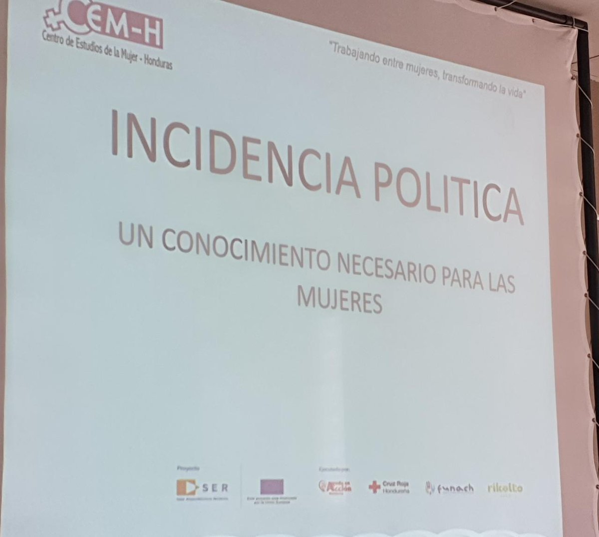 cemh_h's tweet photo. Modulo voceria, incidencia politica, estrategias de negociación con lideresas de diferentes barrios y colonias del M.D.C. en el marco del #ProyectoSER con el apoyo financiero de @ayudaenaccion y @UEenHonduras https://t.co/QnJrnOXz22