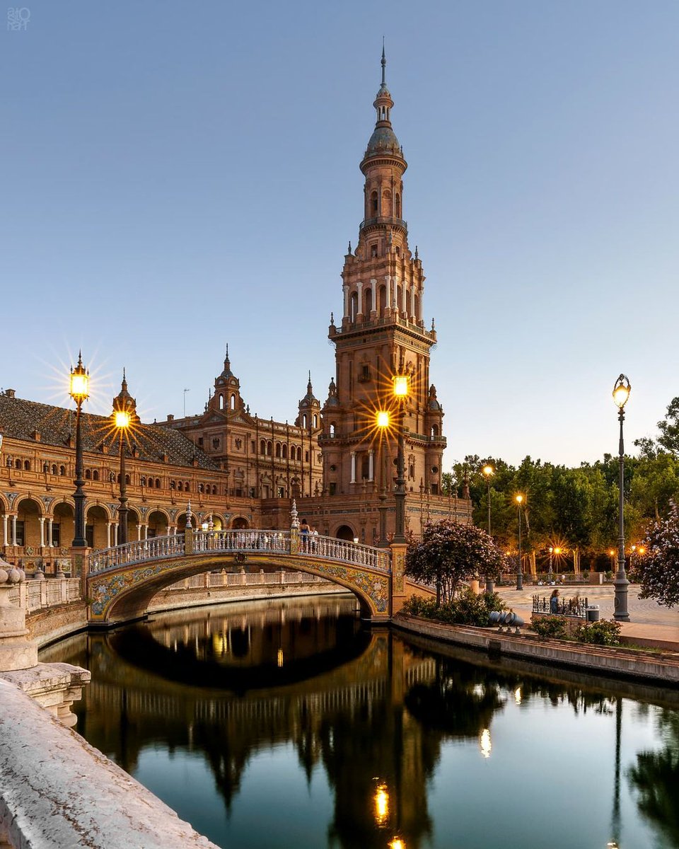 Hay plazas en el mundo y luego está esta. 
.⁣⁣⁣⁣⁣
.⁣⁣⁣⁣⁣⁣⁣⁣⁣⁣⁣⁣⁣⁣⁣
📸 @aitorsnap