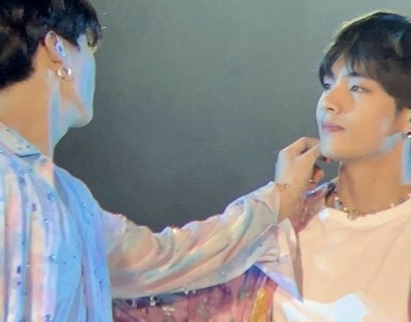 Kardes dudağinda bi sey kalmis he