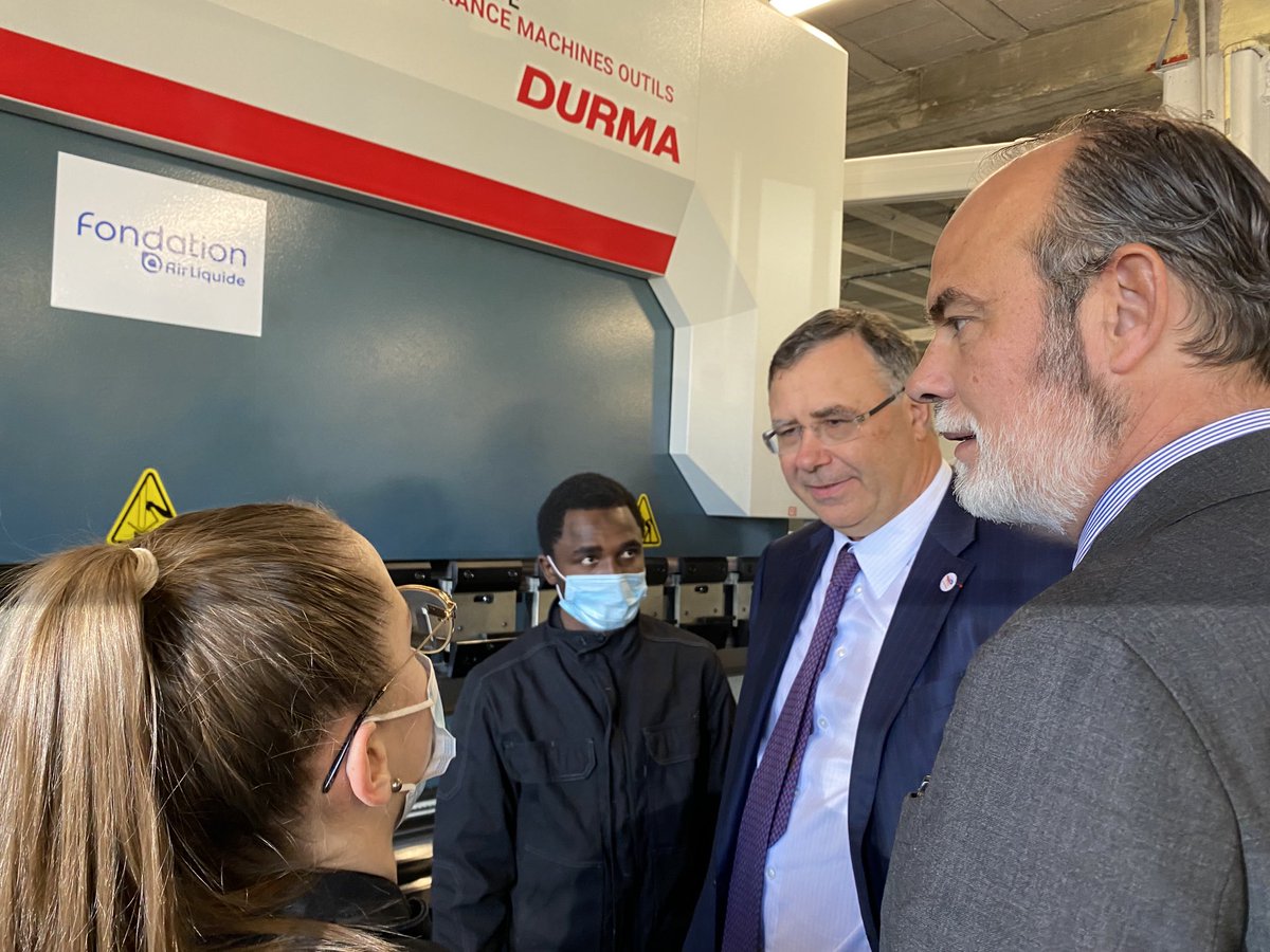 Inauguration ce jour de l’école de production de la métropole havraise soutenue par ⁦<a href="/TotalEnergies_F/">TotalEnergies Foundation</a>⁩  et #FondationAirLiquide en présence de ⁦<a href="/EPhilippe_LH/">Edouard Philippe</a>⁩ ⁦<a href="/PPouyanne/">Patrick Pouyanné</a>⁩ JM de Royere . Faire pour apprendre, une pédagogie qui marche avec des résultats probants.