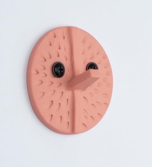 studiodewinkel's tweet photo. Ontmoet ze alle 8. De Nosy's
NIEUW in onze shop. 
Handgemaakte porseleinen gezichtjes. -> https://t.co/FS94pKCK42
#handmade #artist #daphnezuilhof #nosy #wandhaakje #gezicht #face #porselein #madeinholland #handmade #dutchdesign #Dutchdesigner #styling #homedeco https://t.co/8knUkNp7CF